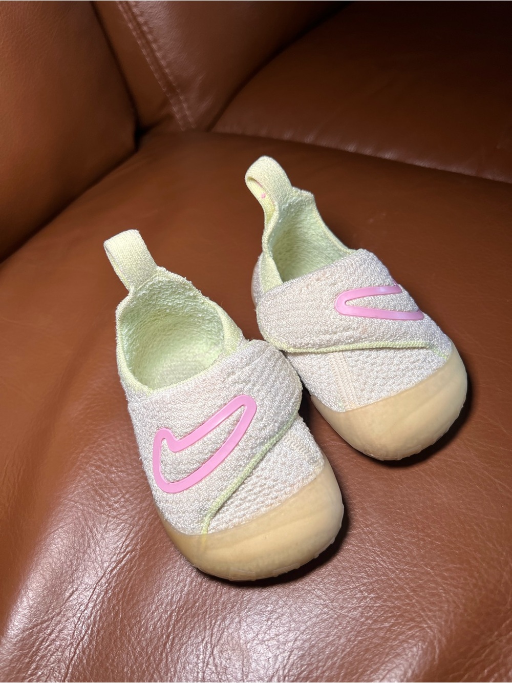 Nike Swoosh 1 Light green and pink size 4 baby shoes AMPA approved